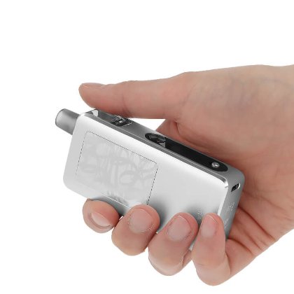 Voopoo Doric Go cu colțuri rotunjite, ținut în mână Voopoo Doric Go cu colțuri rotunjite, ținut în mână