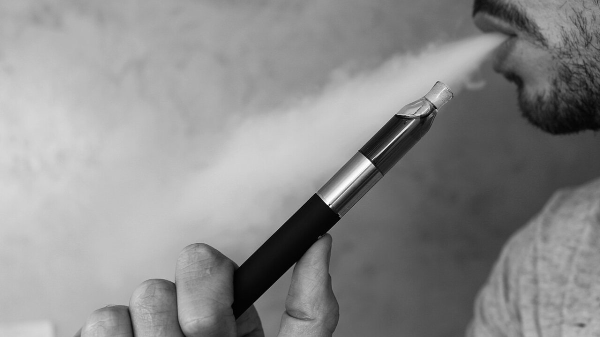 Vapori de la o țigară electronică Vapori de la o țigară electronică