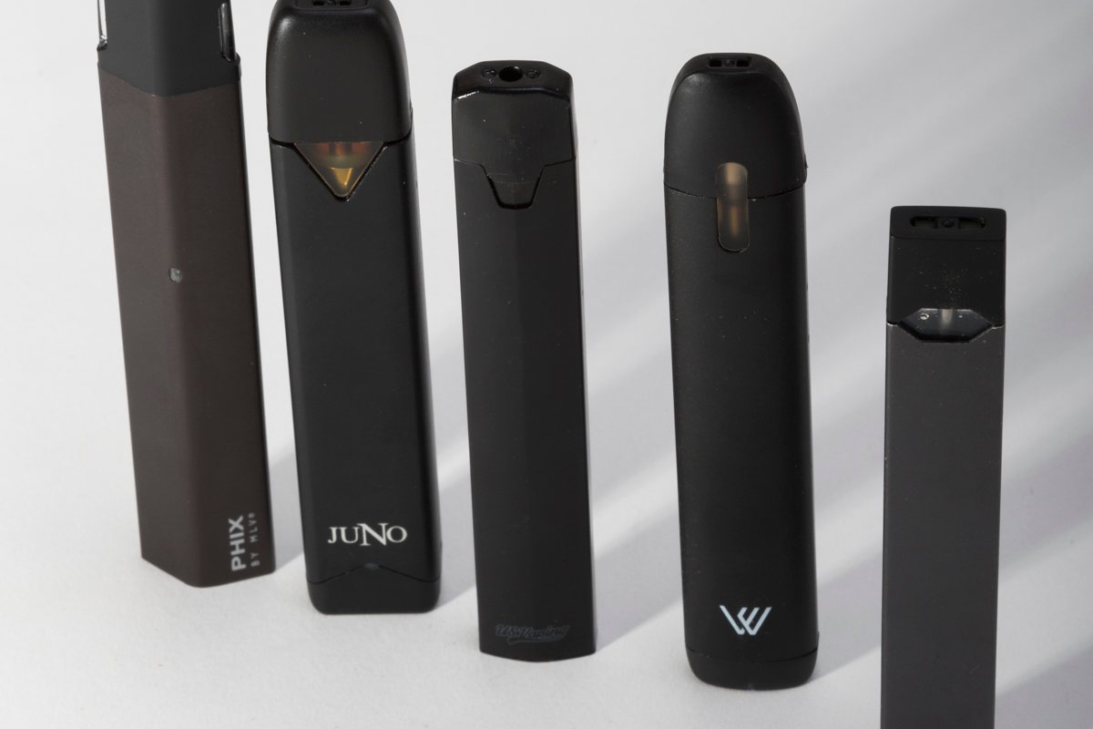 Mai multe pod-uri de vape, de diferite forme și culori Mai multe pod-uri de vape, de diferite forme și culori